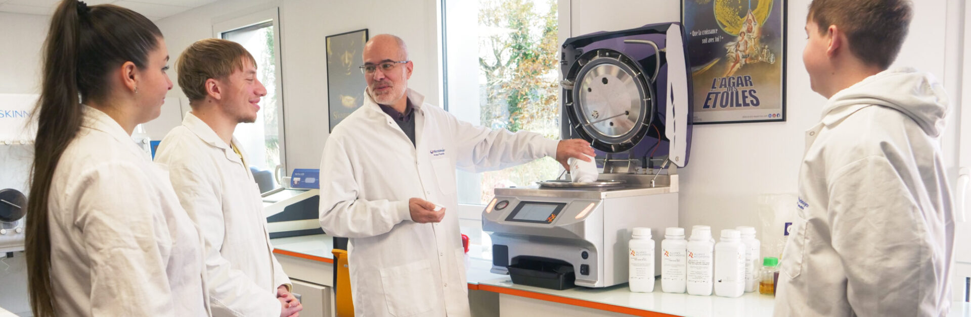 enseigner la microbiologie avec l'accompagnement d'alliance bio expertise