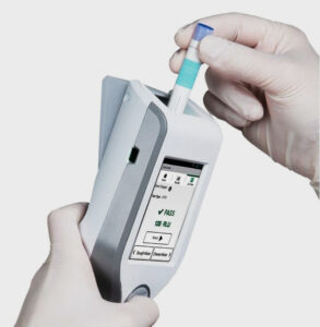 CleanTrace-LM1-and-swab-alliance-bio-expertise